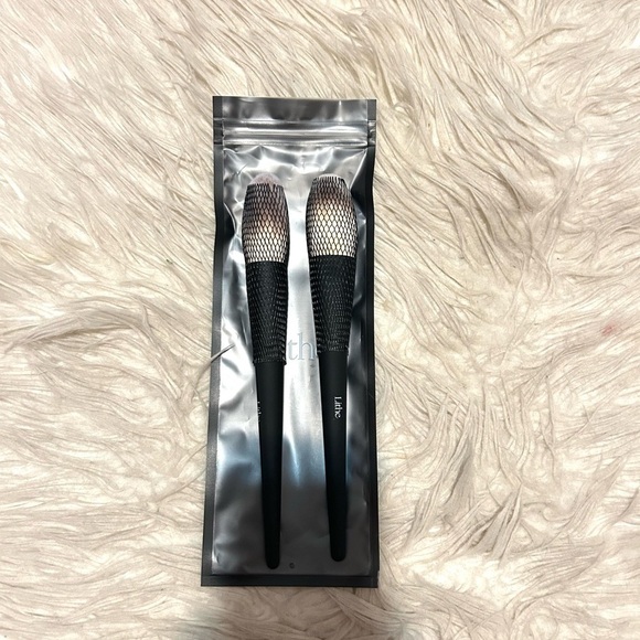 Lithe Black Makeup Brush Set - Picture 2 of 2